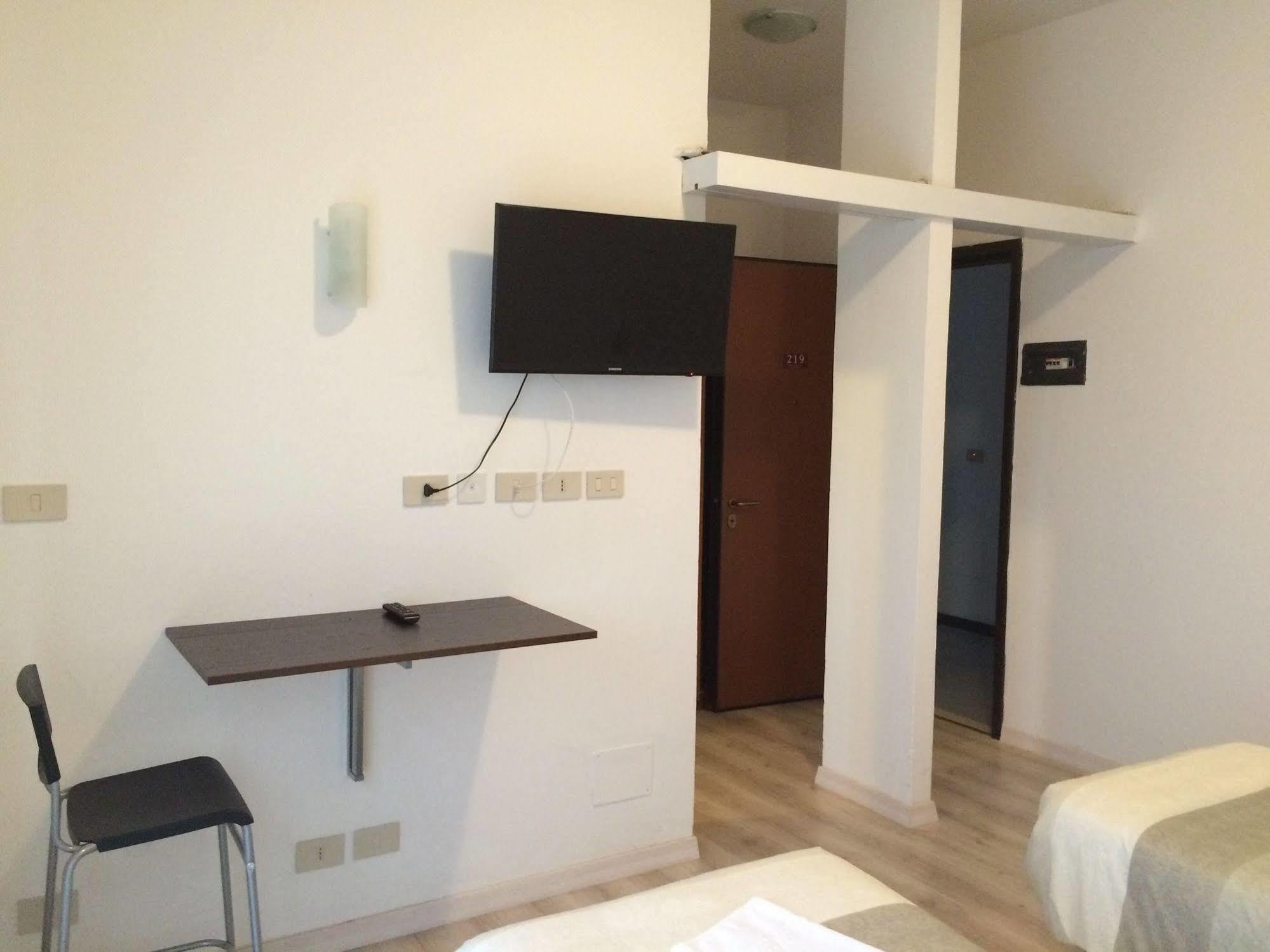 Residence Europa Piacenza Buitenkant foto